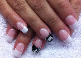 French Manicure with little detail