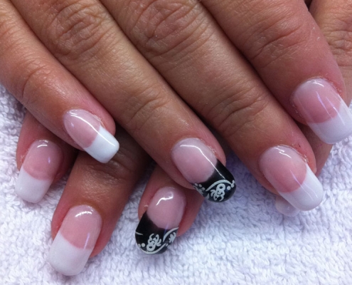 French Manicure with little detail