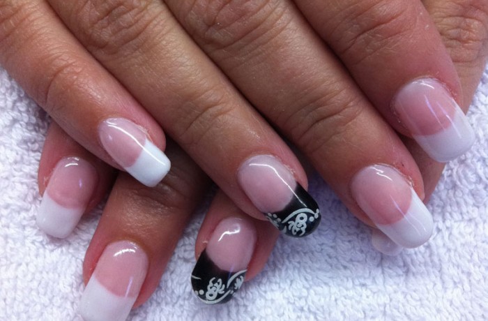 French Manicure with little detail