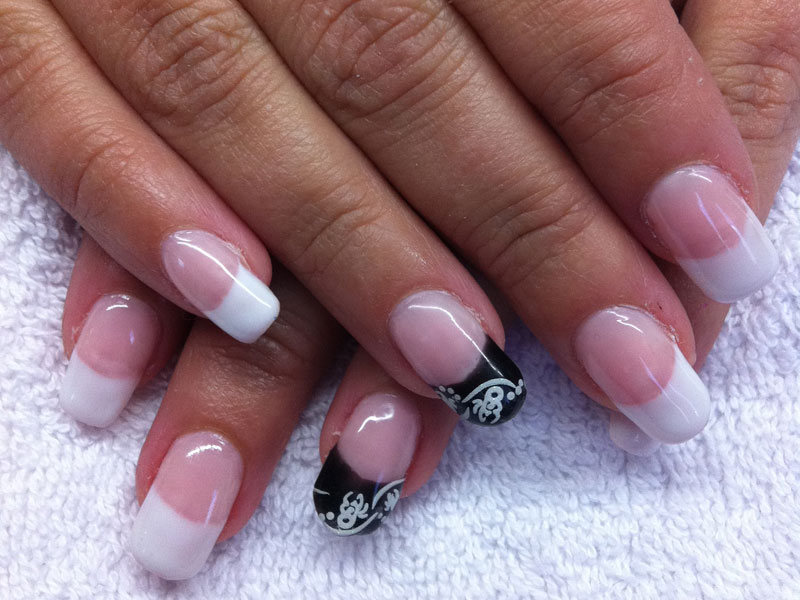 French Manicure with little detail